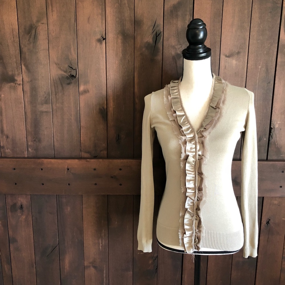 T TAHARI Ruffle Snap Cardigan - Picture 1 of 6